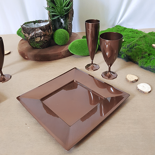 Assiette carrée marron