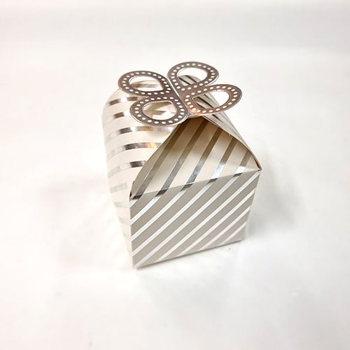 Boite blanche rayée argent