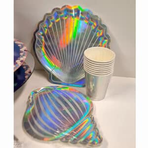 Assiettes et verres coquillage irisé