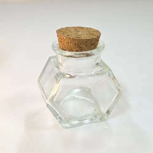 Bocal en verre hexagonal 3.9x4.9cm – Image 1