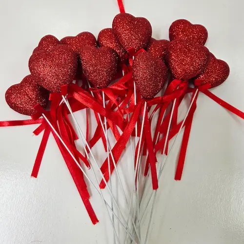 24 coeurs rouges sur tige 5x27cm – Image 1