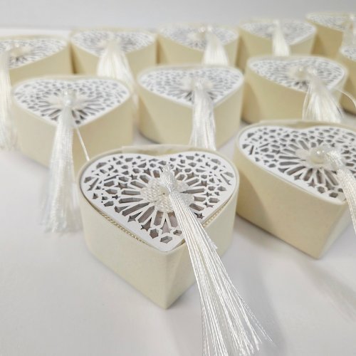 12 btes coeur couvercle pompom – Image 1